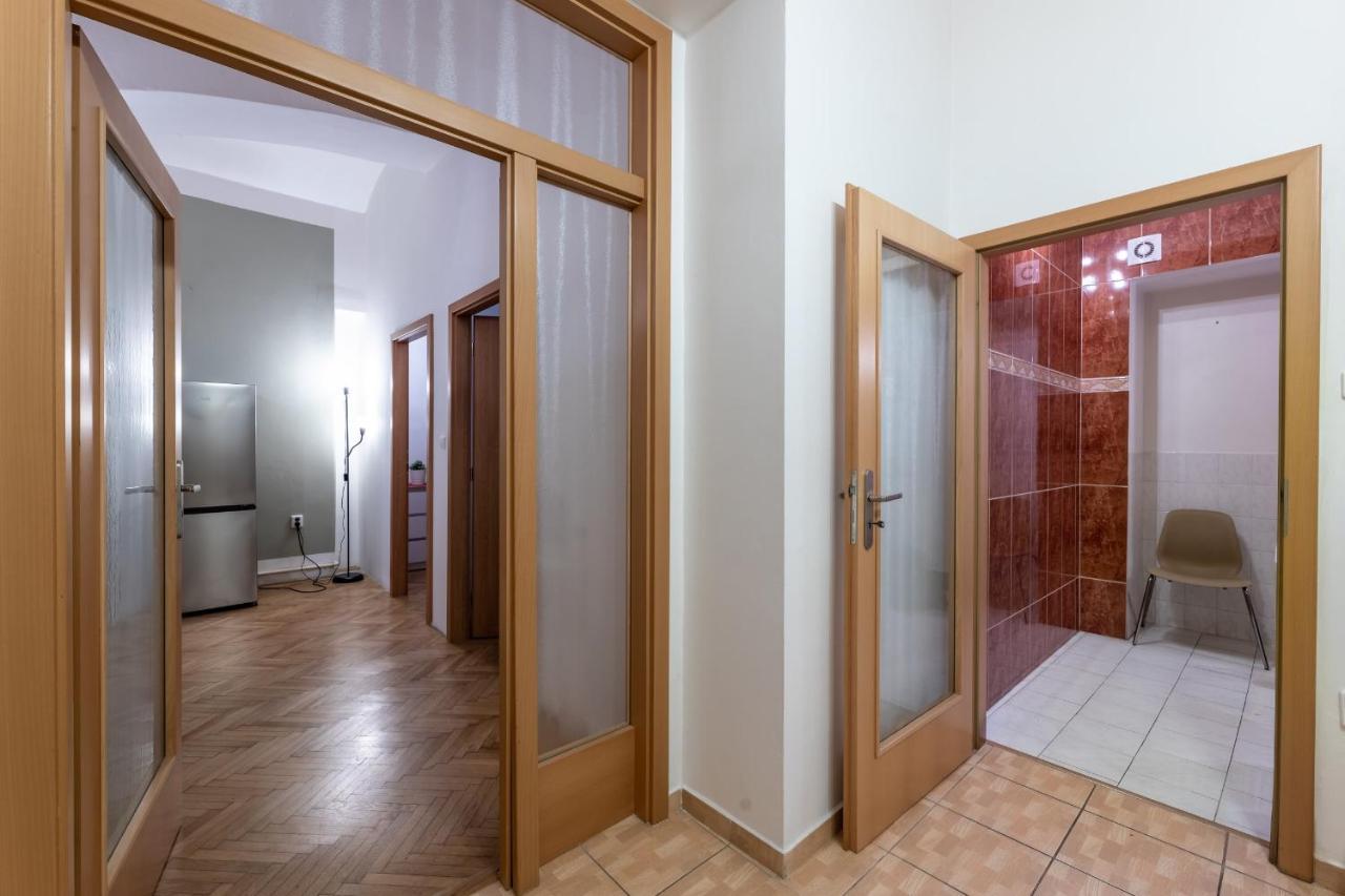 Spacious 3 Bedroom Apartment In The Heart Of Prague Exterior photo